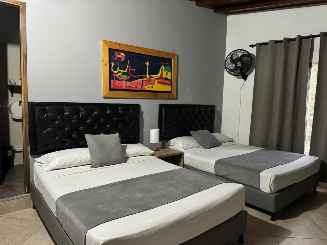 Gemas San Joaquin 1 Hotel Medellín Eksteriør billede