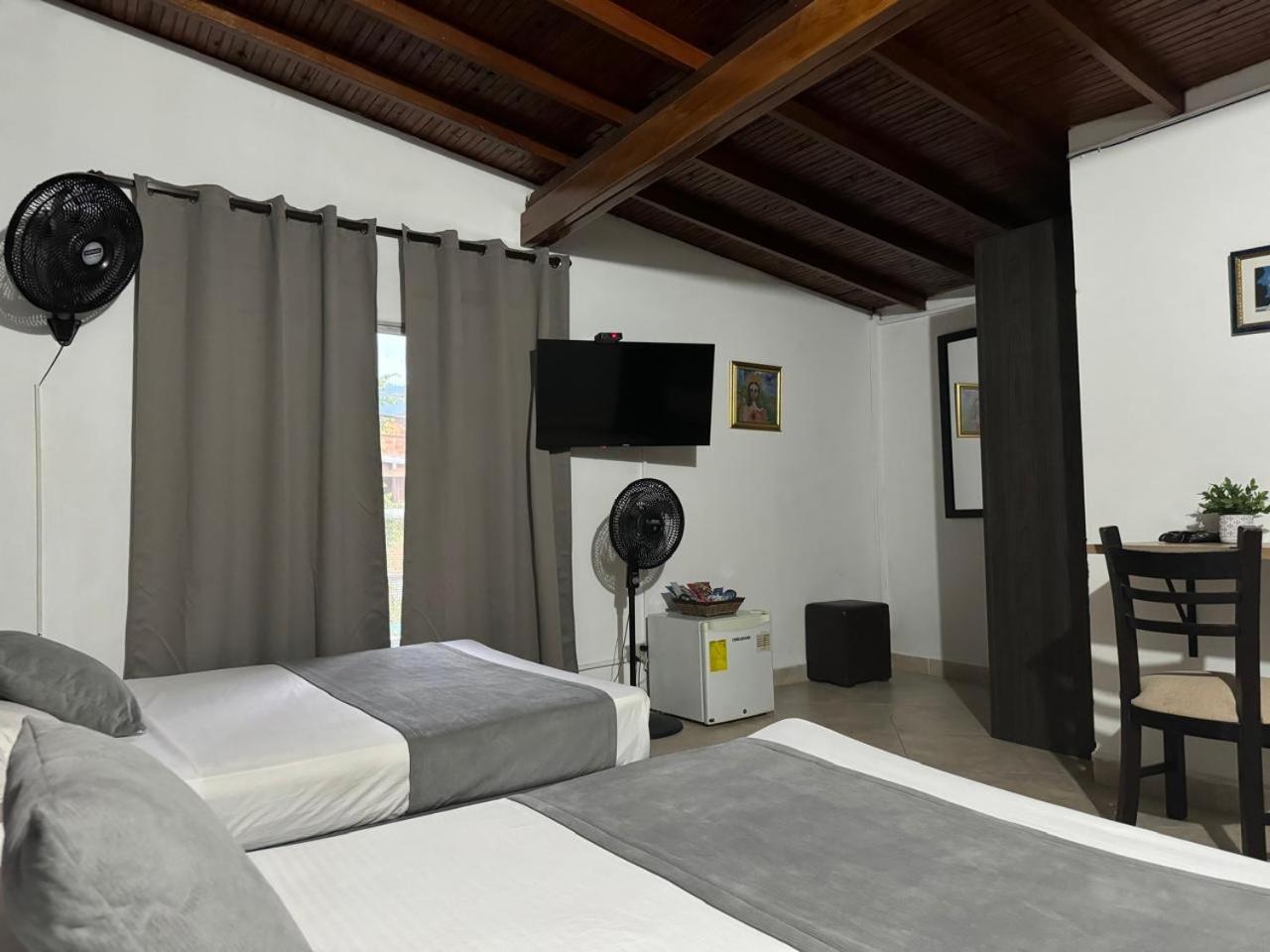 Gemas San Joaquin 1 Hotel Medellín Eksteriør billede