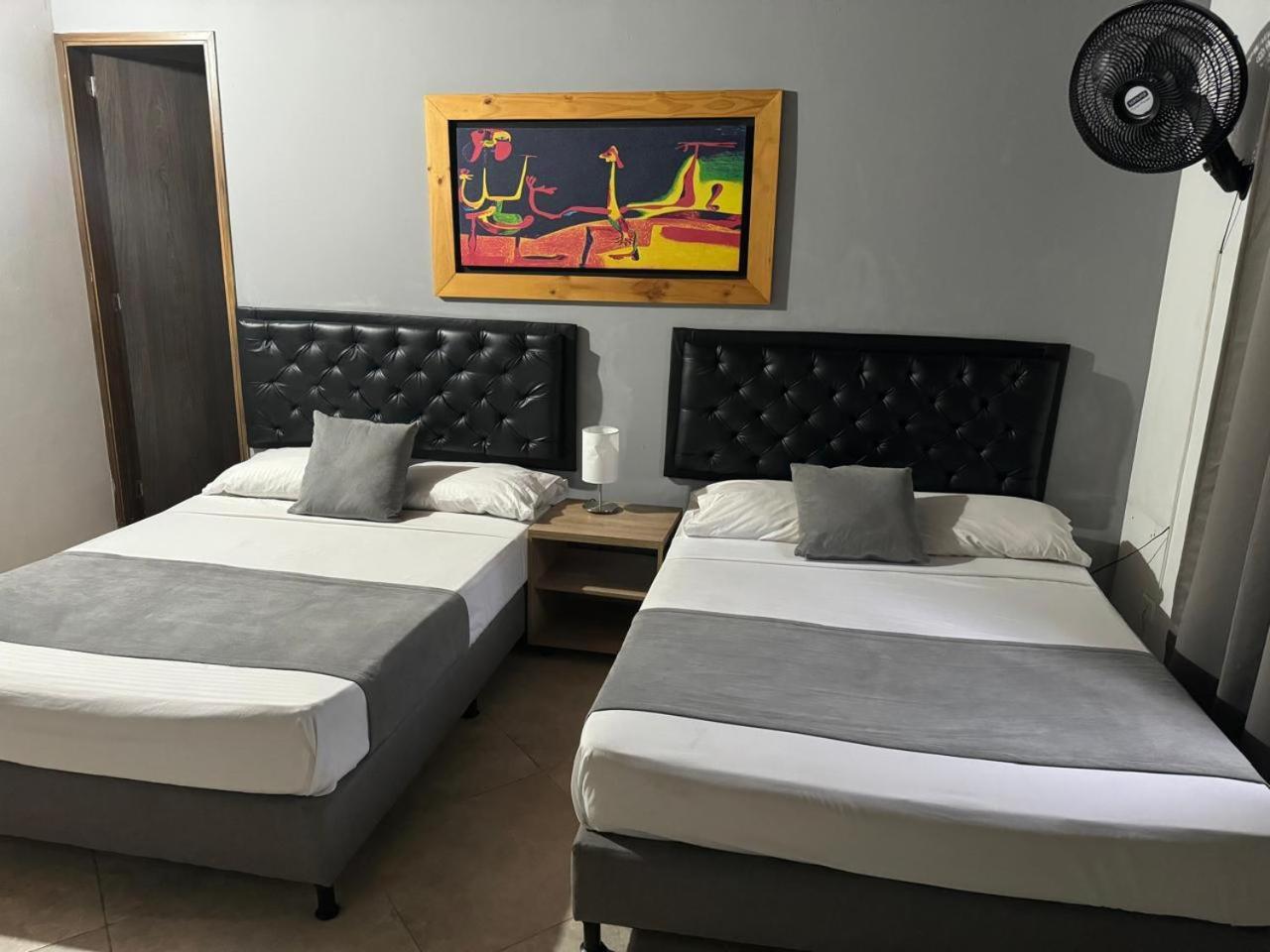 Gemas San Joaquin 1 Hotel Medellín Eksteriør billede