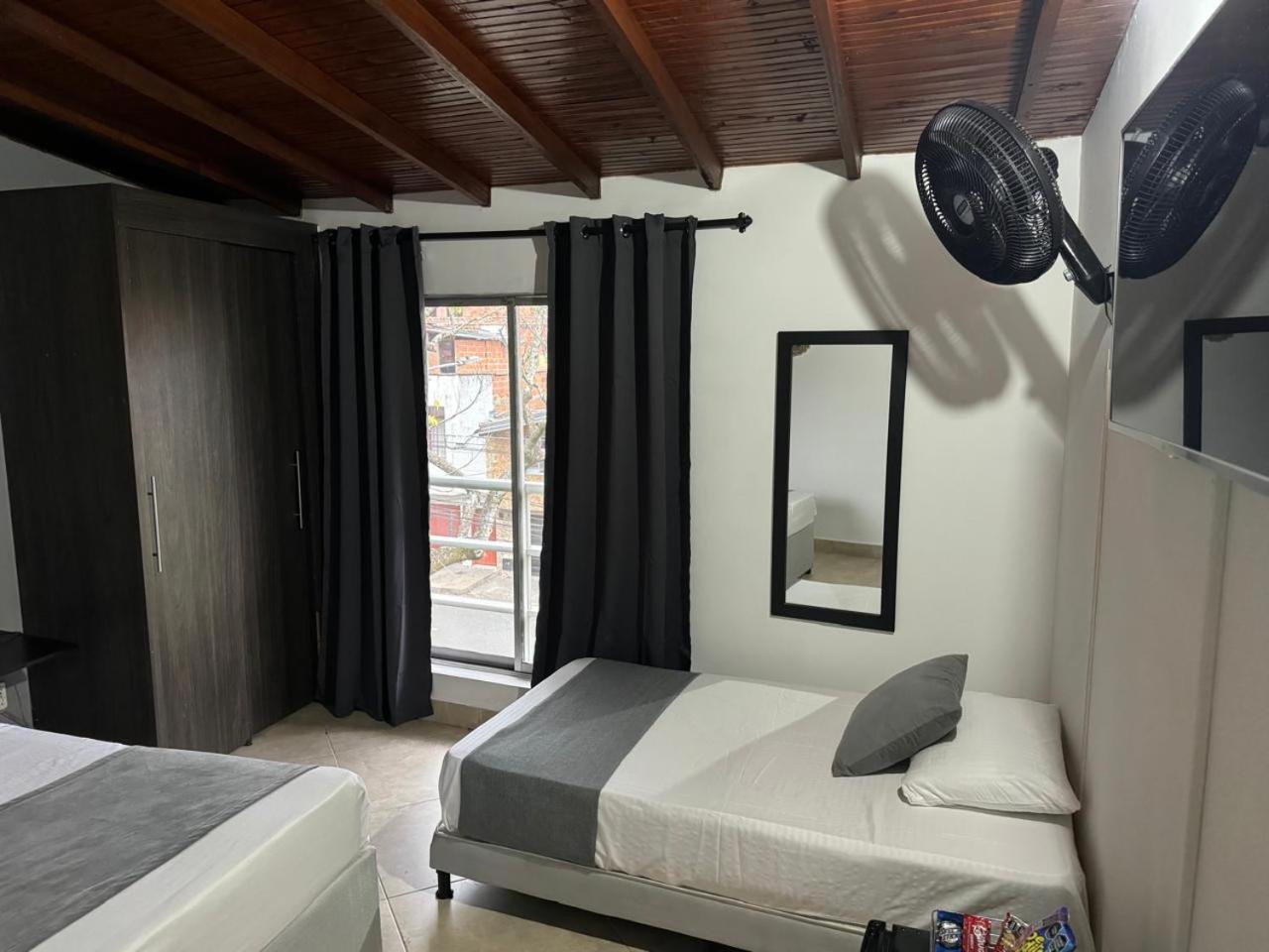 Gemas San Joaquin 1 Hotel Medellín Eksteriør billede