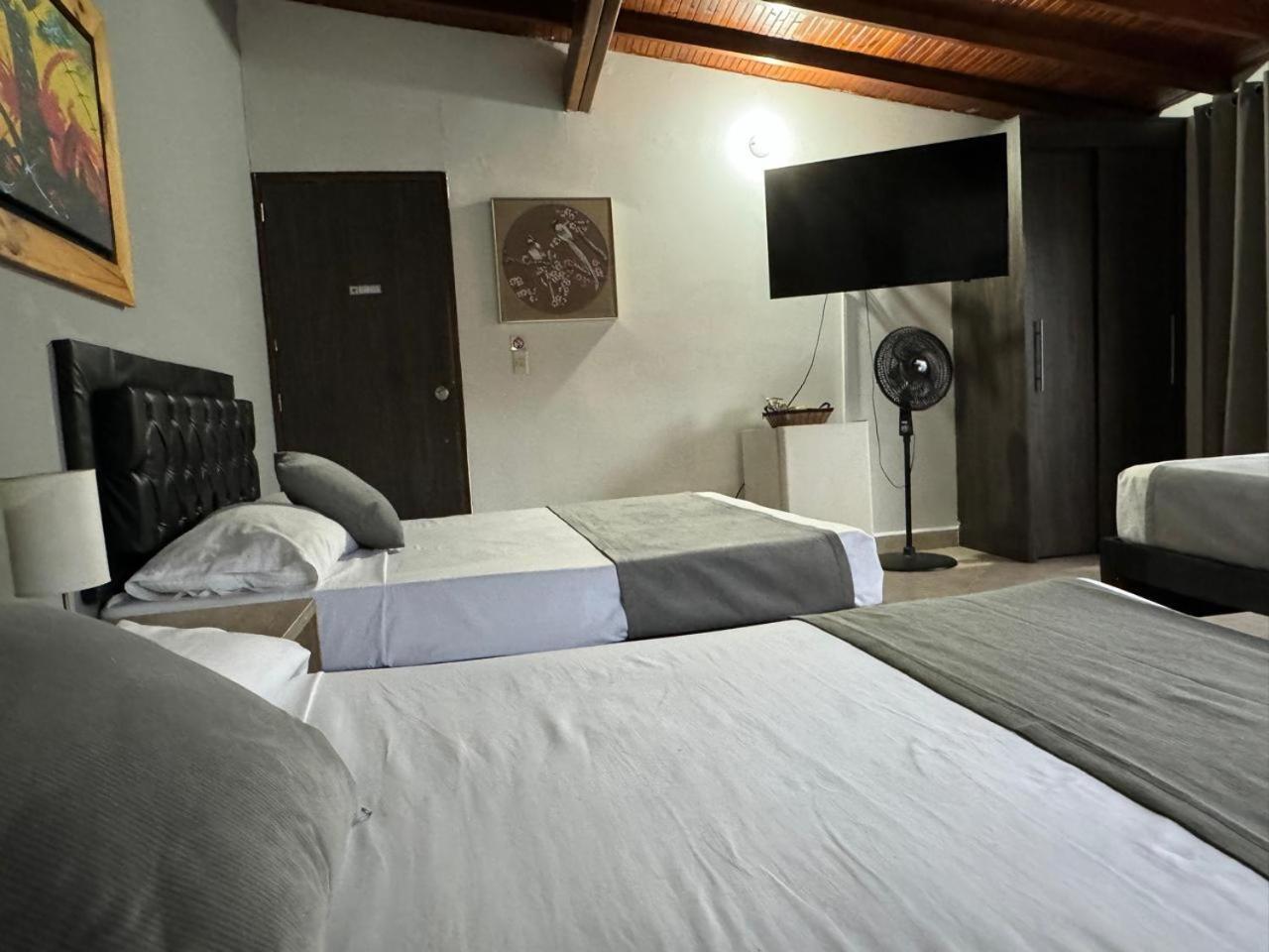 Gemas San Joaquin 1 Hotel Medellín Eksteriør billede